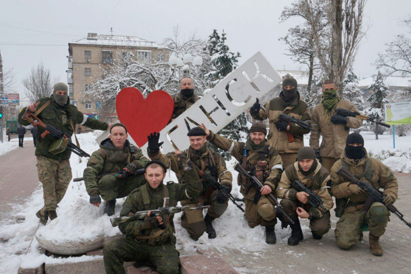 Twitter from DPR account. Soldiers from DPR pose 'for the sake of the good' visiting LPR near the sign 'I love Lugansk'. Photo: Twitter