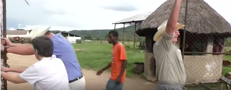 Once Evicted White Zimbabwean Farmer Returns to His Land 